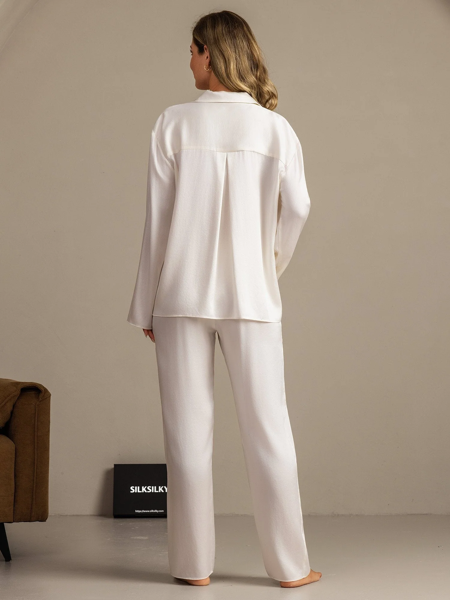 19Momme Washable Silk Long Sleeve Notch Collar Women's Pajamas Set - Image 2