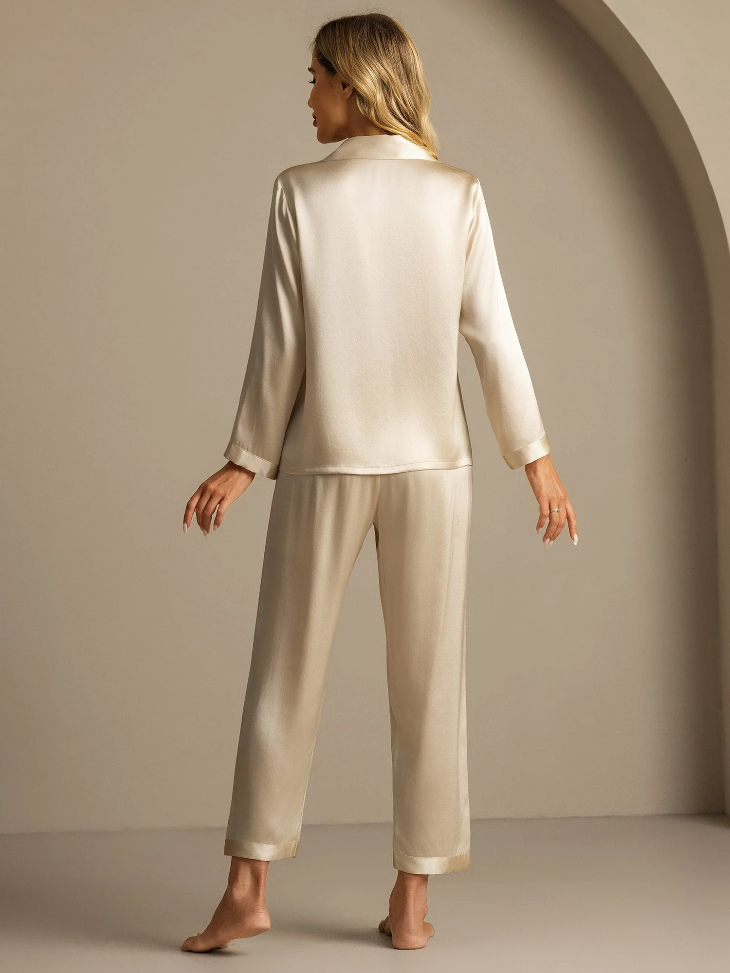 Women's Pure Silk Long Sleeve Pyjamas Set - Image 25