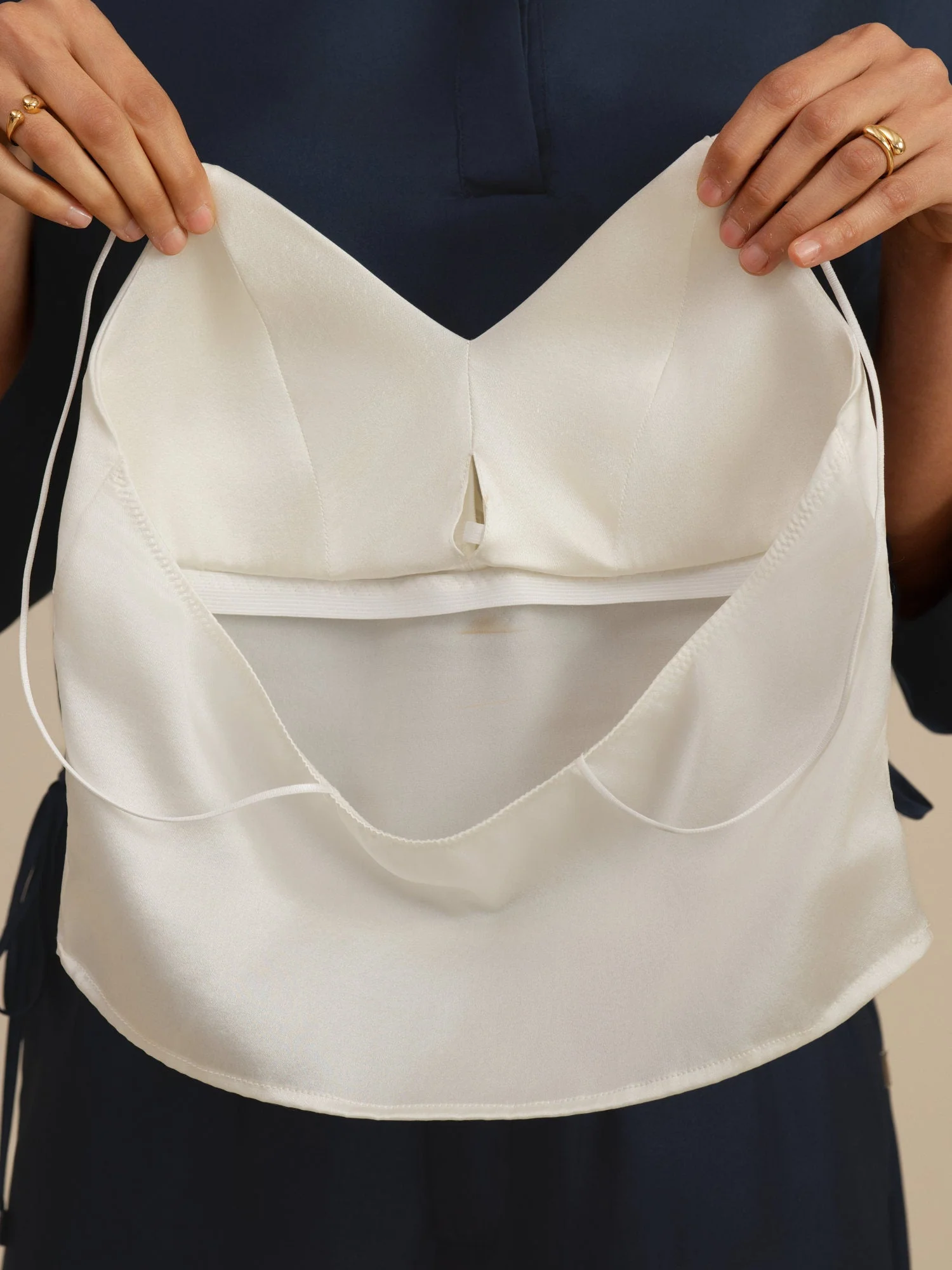 19Momme Silk Crop Top Spaghetti Strap V Neck Camisoles with Built-in Bra - Image 5