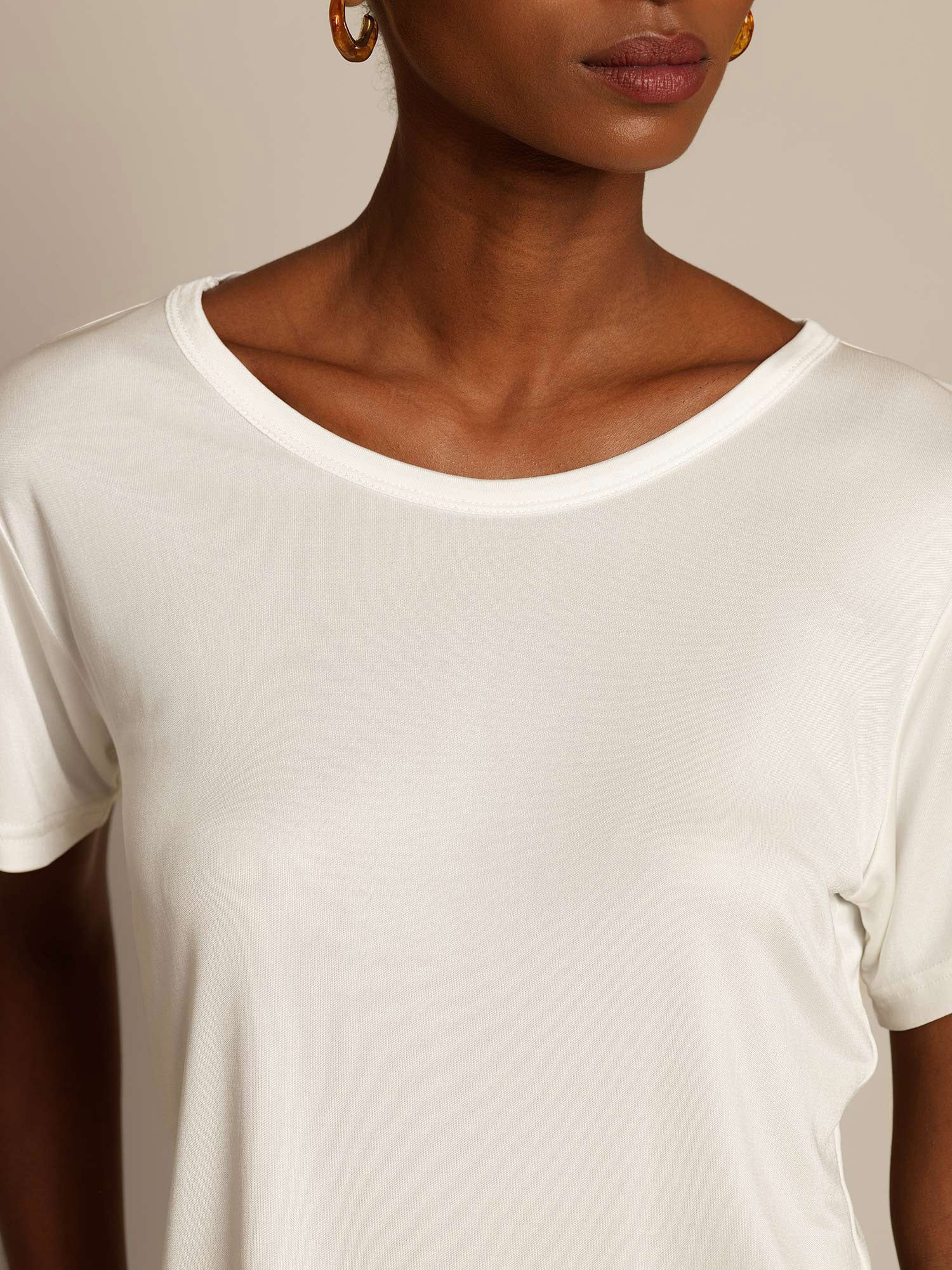 Women's Pure Silk Short Sleeve Round Neck T-Shirt - Image 4