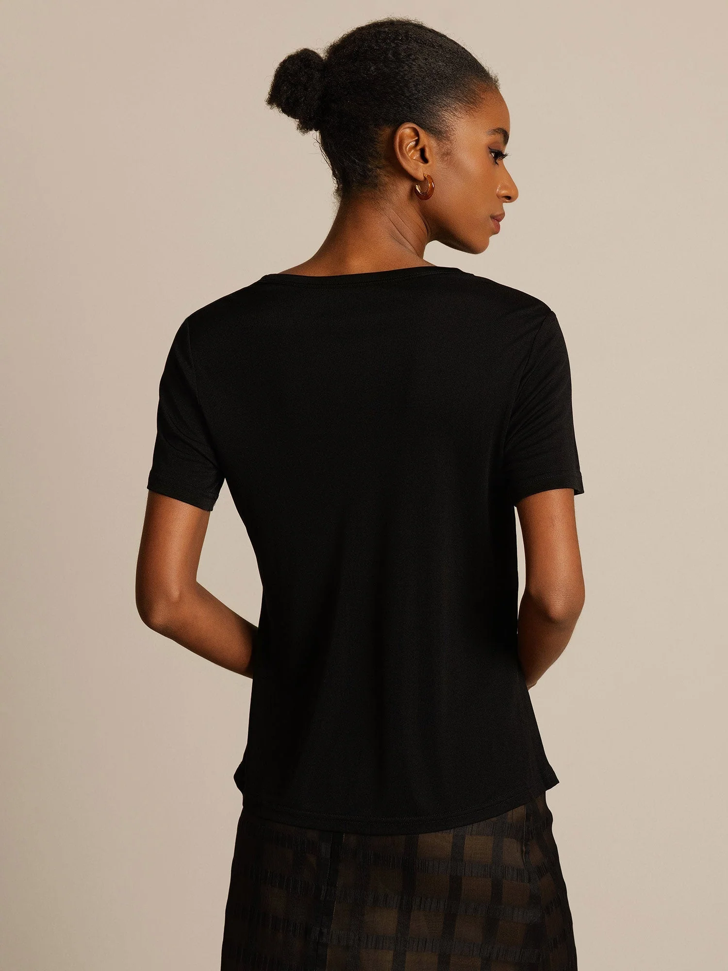 Women's Pure Silk Short Sleeve Round Neck T-Shirt - Image 9