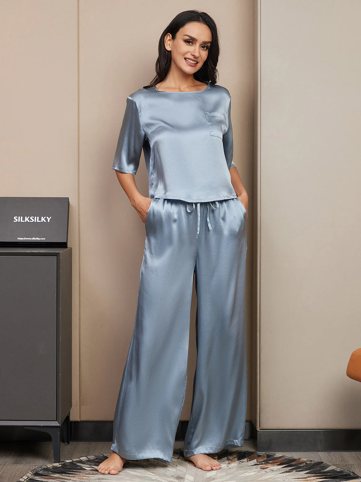 Women's Pure Silk Half Sleeve Round Neck Pyjamas Set - Image 12