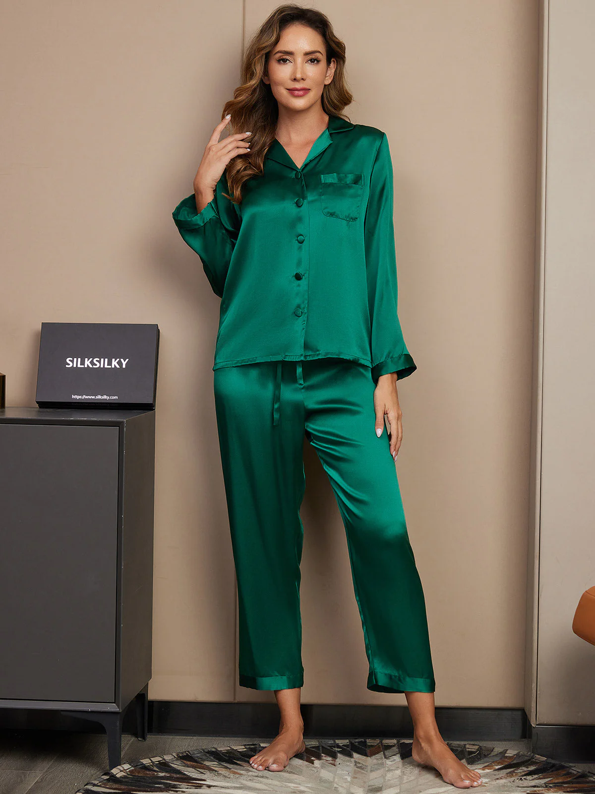 Pure Silk Long Sleeve Women's Pyjamas Set - Image 42