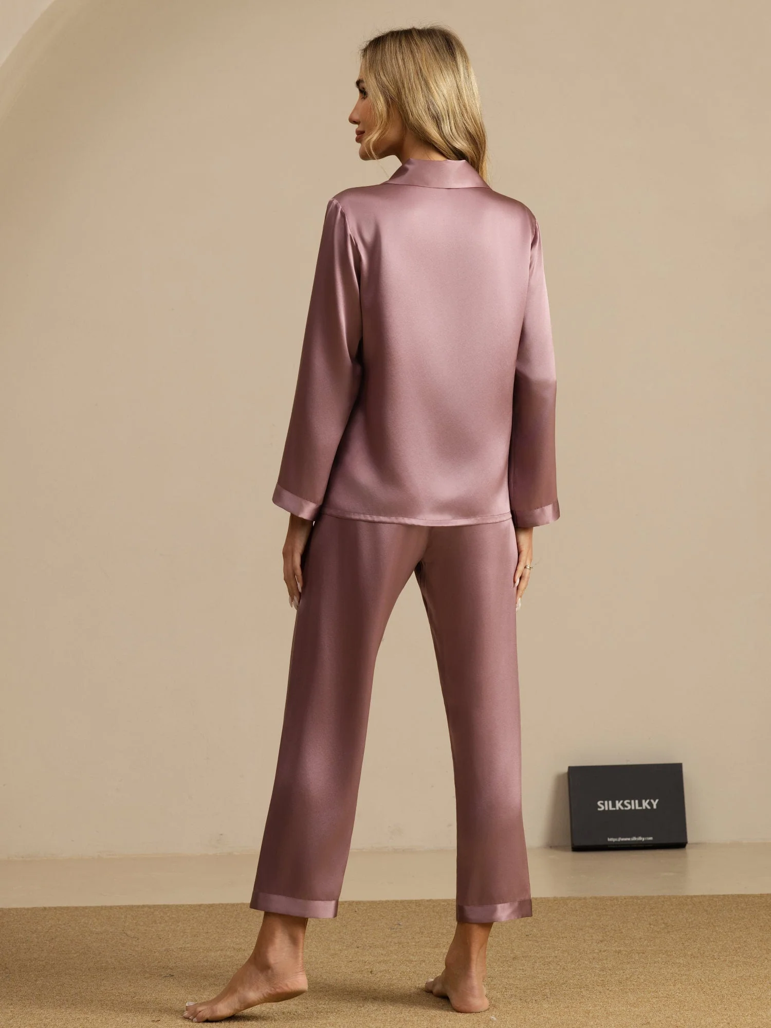 Pure Silk Long Sleeve Women's Pyjamas Set - Image 53