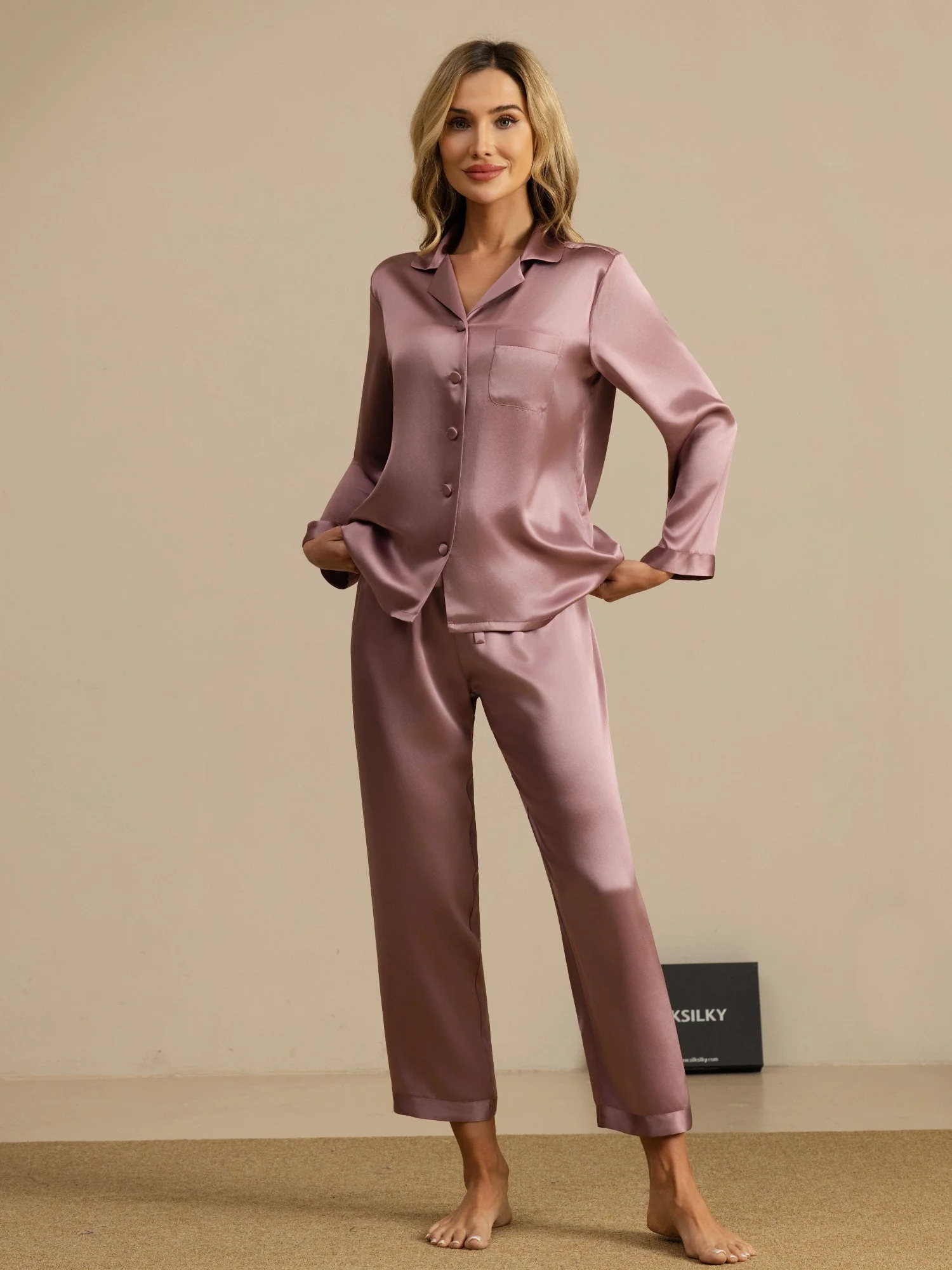 Pure Silk Long Sleeve Women's Pyjamas Set - Image 58