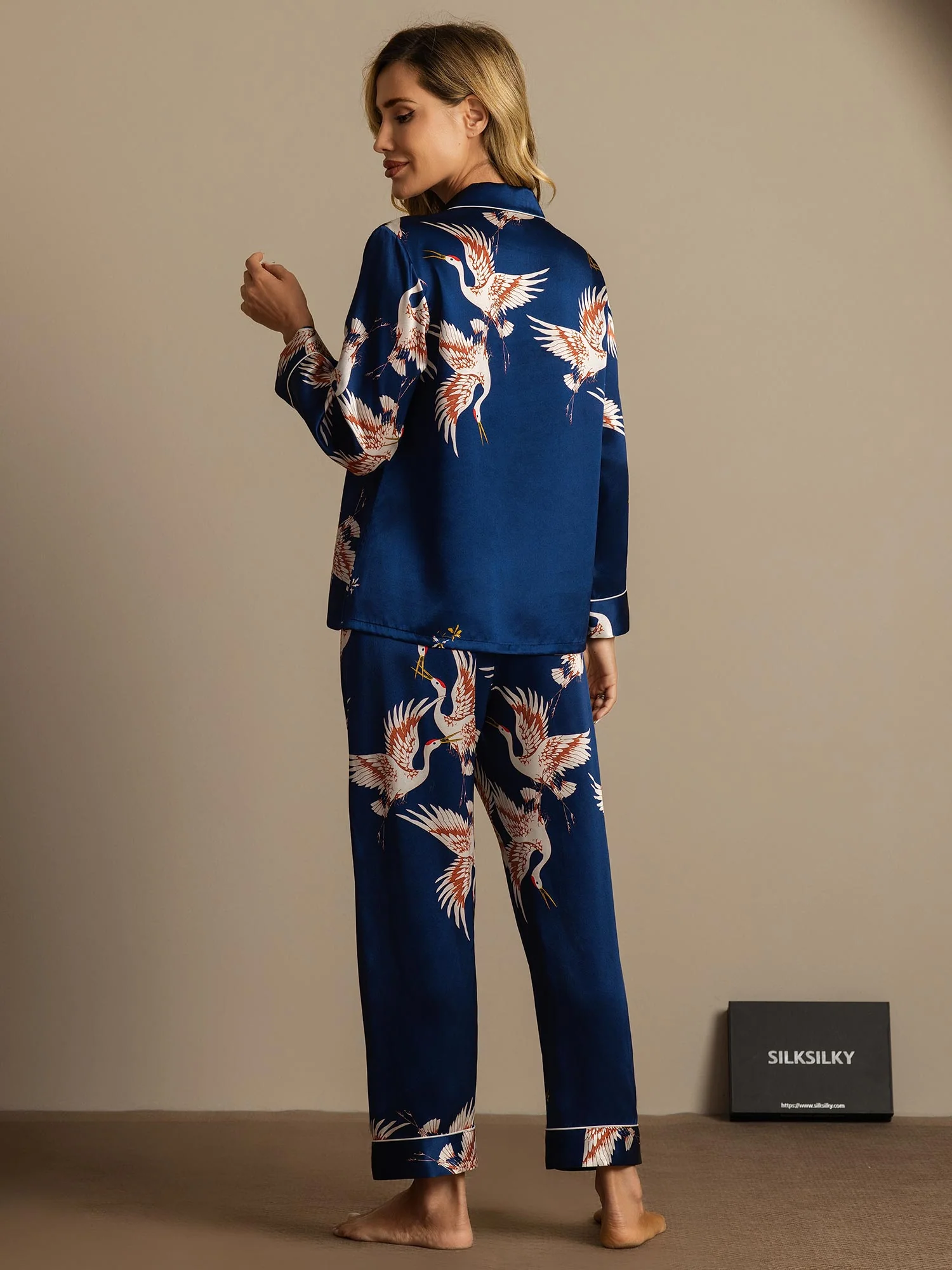 19Momme Pure Silk Crane Print Women's Long Sleeve Notch Collar Pyjamas Set - Image 11